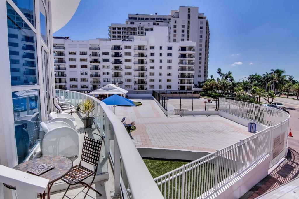 Castle L1 Double-Loft Condo With Beach Access, Pool, Tennis And Free Parking! Miami Beach Dış mekan fotoğraf